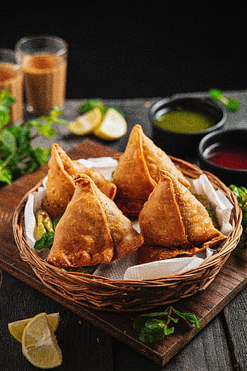 Delicious crispy samosas served with vibrant chutneys, mint, and chai tea. HD phone wallpaper