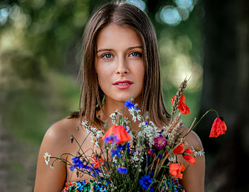 Beautiful eyes, girl model, flowers HD wallpaper