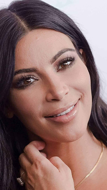 Kim Kardashian, U, Stunning beauty, Celebrity status HD phone wallpaper