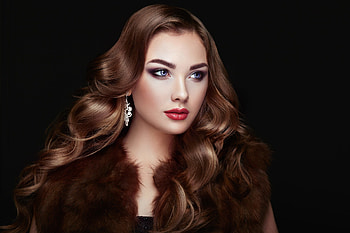 Juicy lips, curly hair, makeup, girl model HD wallpaper