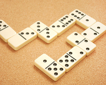 How to play dominoes, Domino games, Family card games, Sports theme HD wallpaper