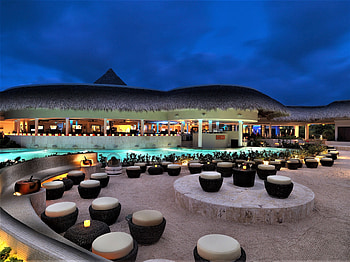 beach bar at night time, night, sand, tropical island, tables HD wallpaper