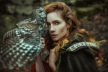 Redhead with owl, bird, marketa novak, bufnita, face, redhead, girl, woman, model, owl, pasari HD wallpaper
