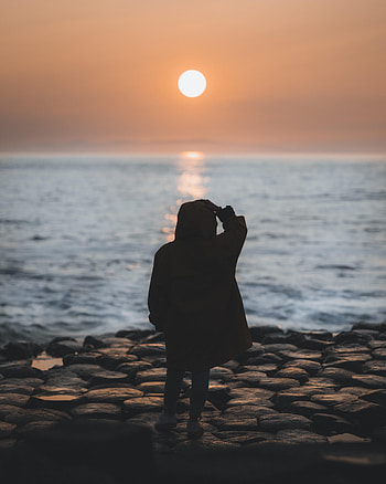 Sunset, Glare, Miscellanea, Miscellaneous, Girl, Loneliness, Alone, Lonely HD phone wallpaper
