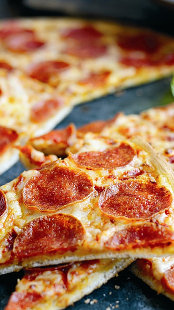 Sausage pizza pieces, Food close-ups, Appetizing graphy, Meaty goodness HD phone wallpaper
