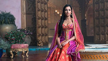 Naomi Scott as Princess Jasmine in Aladdin HD wallpaper
