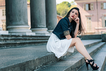 Girl Sitting On Stairs, girls, model HD wallpaper