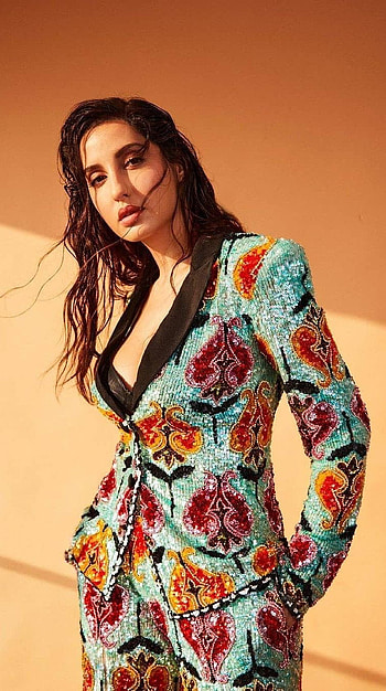 Nora fatehi, bollywood actress, model HD phone wallpaper
