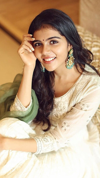 Kalyani Priyadarshan, South, Actress HD phone wallpaper