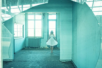 phenomenon, white, hot, cute, girl, dress, lady, pretty, broken, glass, icey, clear, lovely HD wallpaper