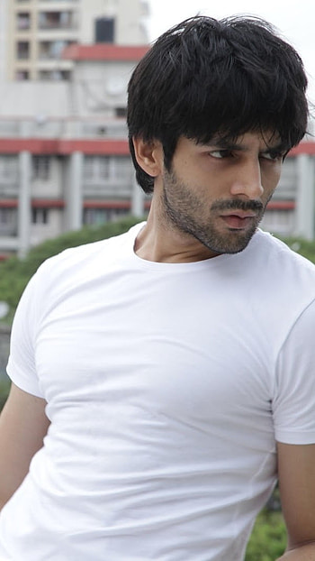 Kartik Aryan, White Tshirt, Smart Look HD phone wallpaper