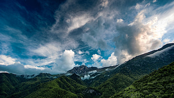 Clouds, sky, green mountains, sunny day HD wallpaper