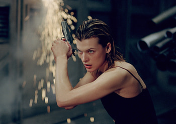 Milla Jovovich In Resident Evil, milla-jovovich, celebrities, girls, movies, resident-evil HD wallpaper