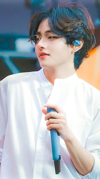 BTS Taehyung HD phone wallpaper