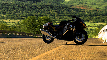 Suzuki Hayabusa, Artistic expression, Bold design, Captivating aesthetics HD wallpaper