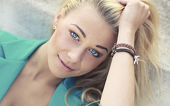blonde, bracelet, blue eyes, smile HD wallpaper