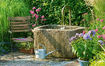 Well in Garden, chair, courtyard, garden, flowers, water, well HD wallpaper