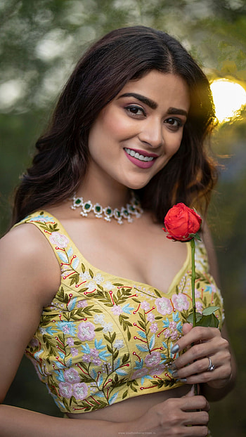 Priyanka Sharma, telugu actress, model HD phone wallpaper