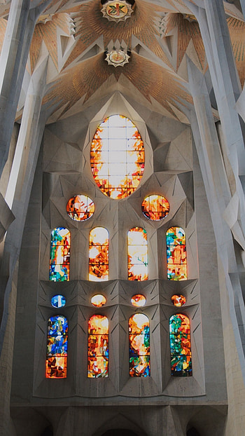 Sagrada Familia, Gaudi , Artistic genius, Unique design HD phone wallpaper
