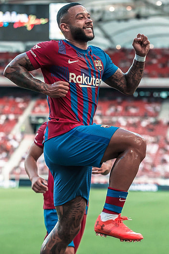 Memphis Depay football, Talented footballer, Memorable moments, Football passion HD phone wallpaper