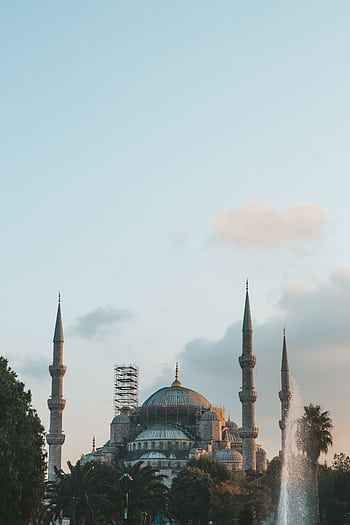 Capture of the iconic Blue Mosque with minarets against the morning sky in Istanbul. HD phone wallpaper