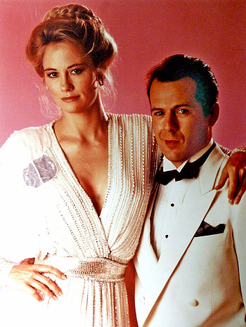 Complete Moonlighting series, DVD collector's delight, Memorable cast, DVD cover art HD phone wallpaper