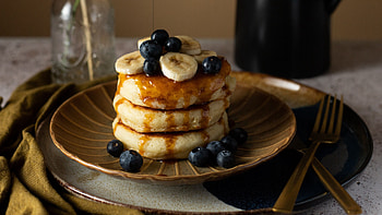 Pancake pastries, Fruits and berries, Breakfast dessert, Scrumptious delights HD wallpaper