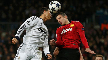 Playing a headers vs Robin Van Persie(Dutch footballer) who plays as a striker HD wallpaper