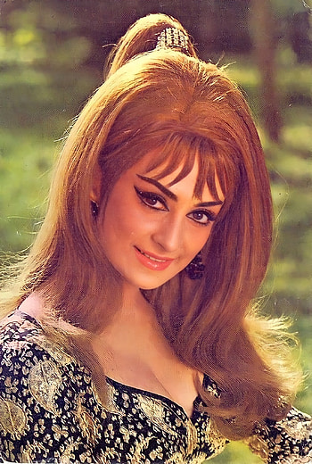 Saira Banu, Bollywood_actress, people_in_nature, lip HD phone wallpaper