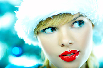 Beauty, blue, winter, white, model, girl, woman, fur, red, face, lips, hat HD wallpaper