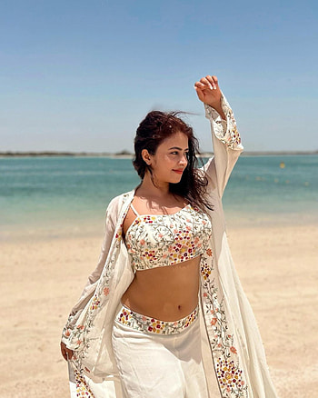 Shobhita, sky, happy HD phone wallpaper