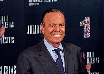 Julio Iglesias, Seven figure lawsuit, Ex ballerina, Fathered her son HD wallpaper