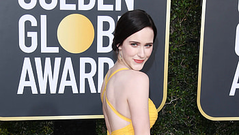 Rachel Brosnahan, Yellow color trend, Golden Globes 2019, Fashion statement HD wallpaper
