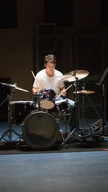 Whiplash, Intense music drama, Drumming prodigy, Ruthless mentor HD phone wallpaper