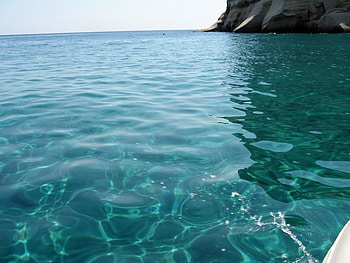 Clear Water, sparkling, ripples, sky, clear, water, ocean, rock, mountain HD wallpaper