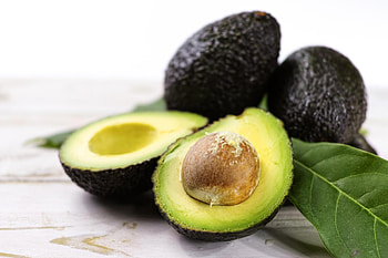 Avocado study findings, Cardiovascular health, Disease prevention, Long-term research HD wallpaper