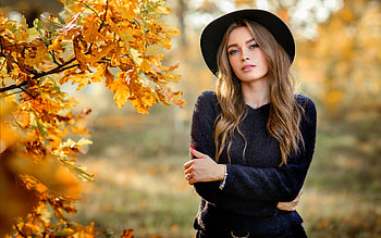 Autumn Girl, girl, oak, hat, brunette, autumn HD wallpaper