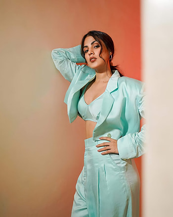 Rhea Chakraborty, flash_graphy, Bollywood2 HD phone wallpaper