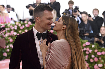 Tom Brady, Gisele Bundchen, Work-life balance, Successful marriage HD wallpaper