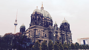 Berlin Cathedral, Urban beauty, Canopy of trees, Serene atmosphere HD wallpaper