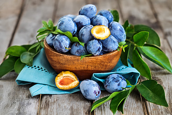 Plum, blue fruits, leaves, basket HD wallpaper