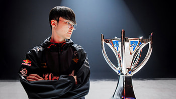 Faker with Championship Trophy - League of Legends, Faker (League Of Legends), video game, T1 HD wallpaper