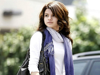 selena gomez, star, singer, actress HD wallpaper