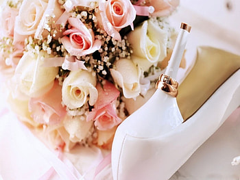 WHITE WEDDING, rings, white, shoes, romance, weddings, gold, stilettos, still life, pink, love, heels, marriage HD wallpaper