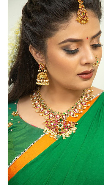 Sreemukhi, telugu actress, saree beauty HD phone wallpaper