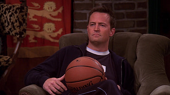 Spalding basketball, Matthew Perry, Chandler Bing, Friends season 10 HD wallpaper