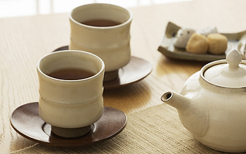 Breakfast tea cup, Table setting, Teapot on table, background HD wallpaper