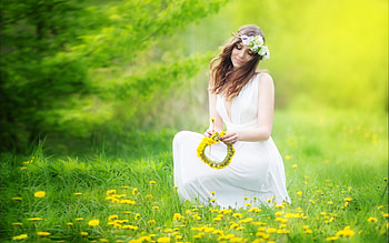 Beauty, dreamer, bokeh, girl, grass, spring, woman, lady, face, nature, flowers, splendor, female HD wallpaper