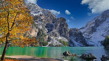Lago di Braies, Dolomites, Italy, alps, treemountains, autumn, clouds, sky, water, rocks HD wallpaper