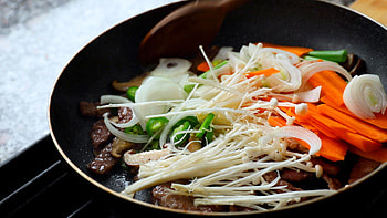 Beef and mushrooms, Stir-fry recipe, Rice bowl, Korean cuisine HD wallpaper